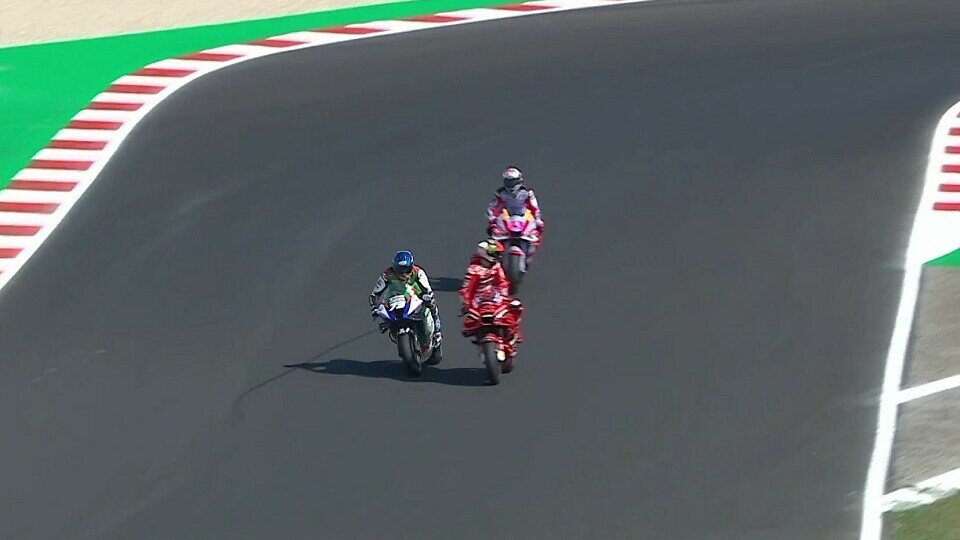 Für diese Szene wurde Francesco Bagnaia bestraft, Foto: Screenshot/MotoGP