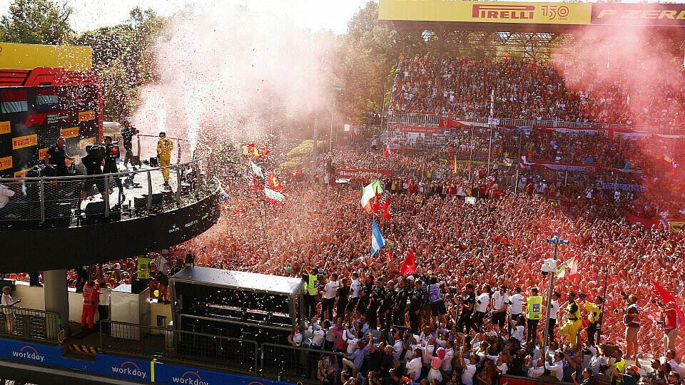 Die italienischen Fans machen Monza Jahr für Jahr zum Klassiker, Foto: LAT Images