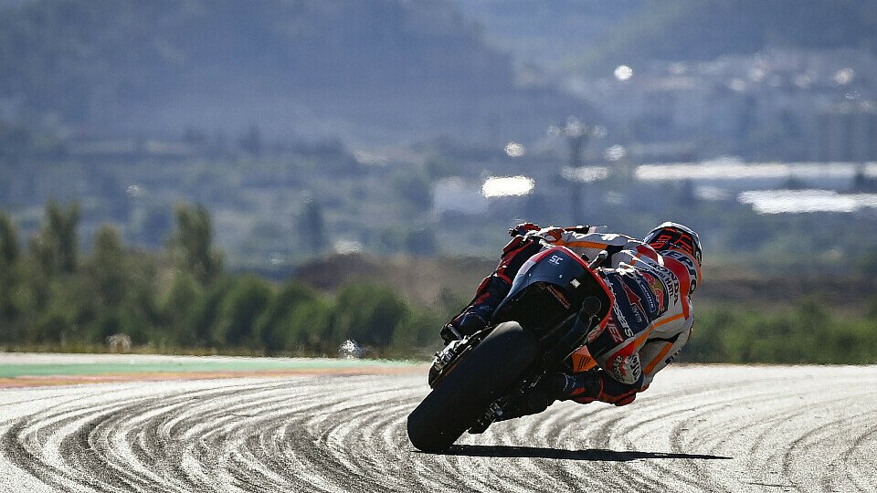 Die MotoGP-Piloten rutschten am Freitag durch das Motorland Aragon, Foto: LAT Images