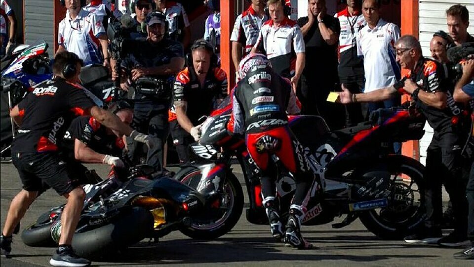Espargaro wechselte nach der Aufwärmrunde hektisch Motorräder, Foto: Screenshot/MotoGP