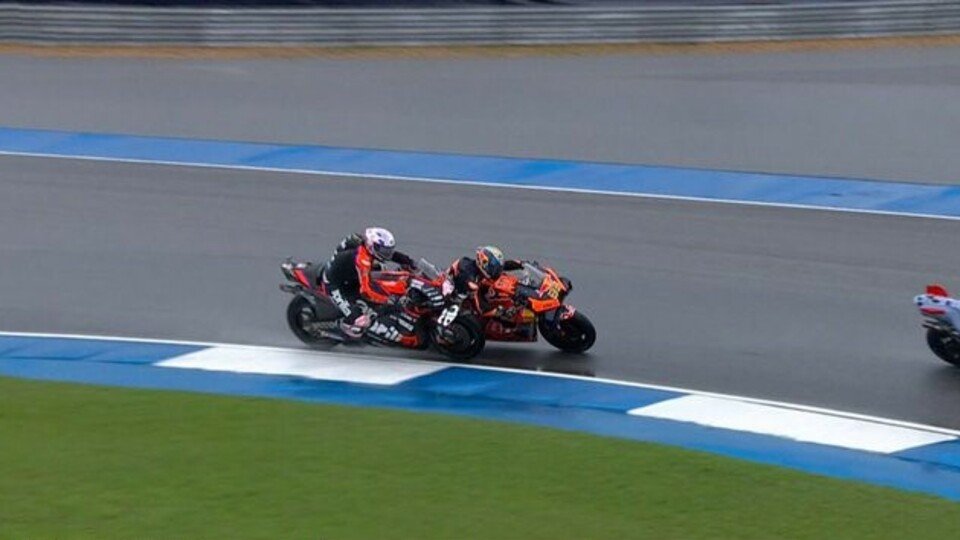 Für diese Szene wurde Aleix Espargaro bestraft, Foto: Screenshot/MotoGP
