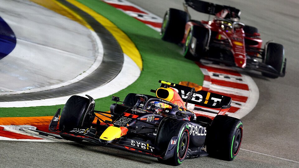 Charles Leclerc biss sich an Sergio Perez in Singapur die Zähne aus, Foto: Getty Images / Red Bull Content Pool