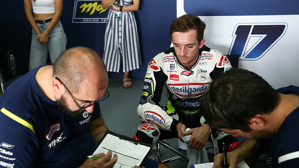 Maurizio Cambarau (links im Bild) verliert seinen Job beim Max Racing Team, Foto: LAT Images
