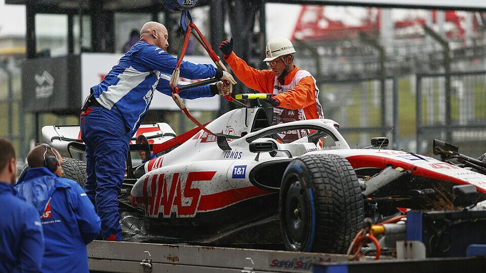 Mick Schumacher verpasste nach einem Unfall das 2. Freie Training zum Japan GP, Foto: LAT Images