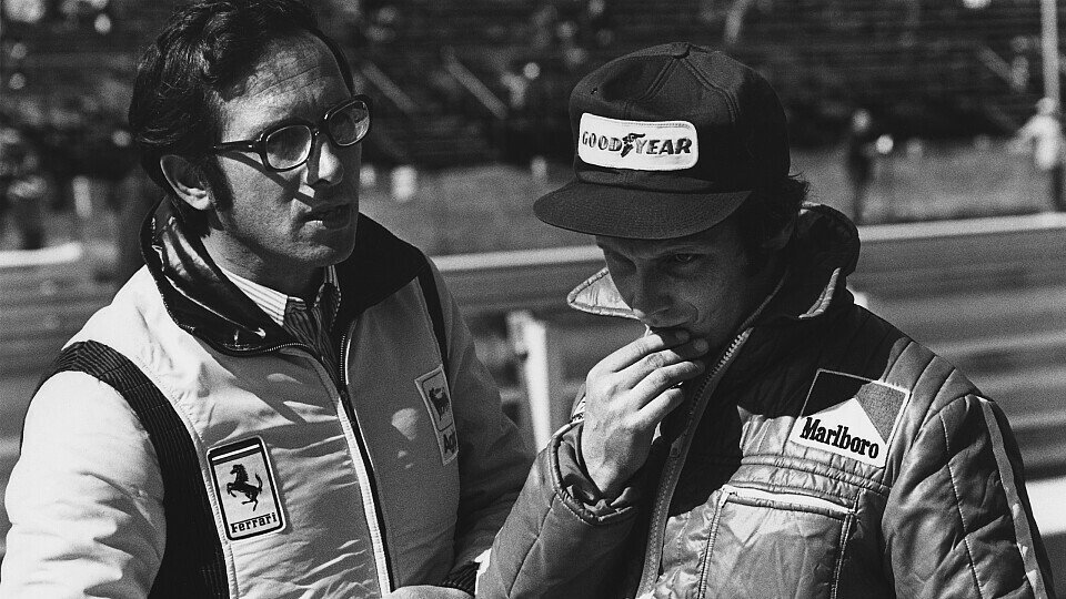 Mauro Forghieri (1935-2022) im Gespräch mit Niki Lauda, Foto: LAT Images