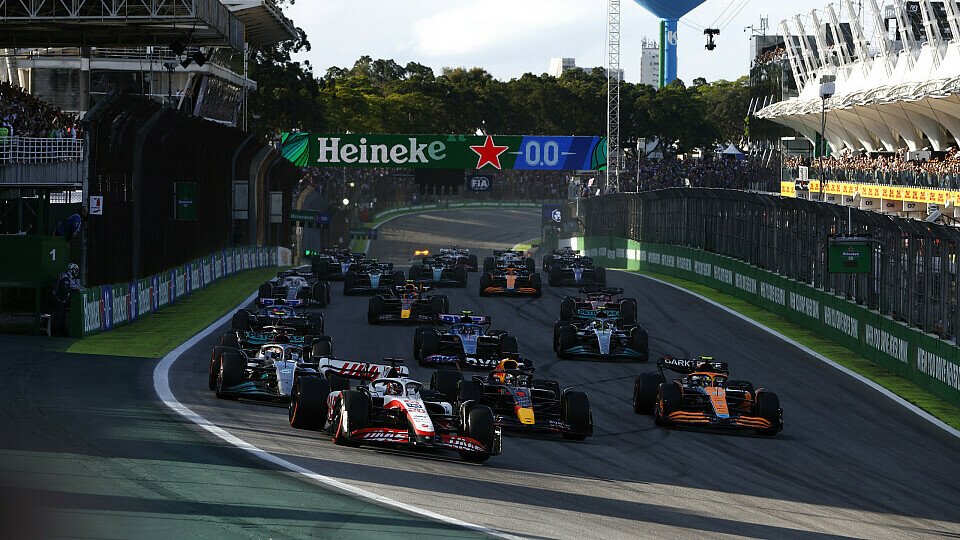 Illegaler Rennstart? Hamilton, Ricciardo und Zhou nach einer Untersuchung freigesprochen, Foto: LAT Images