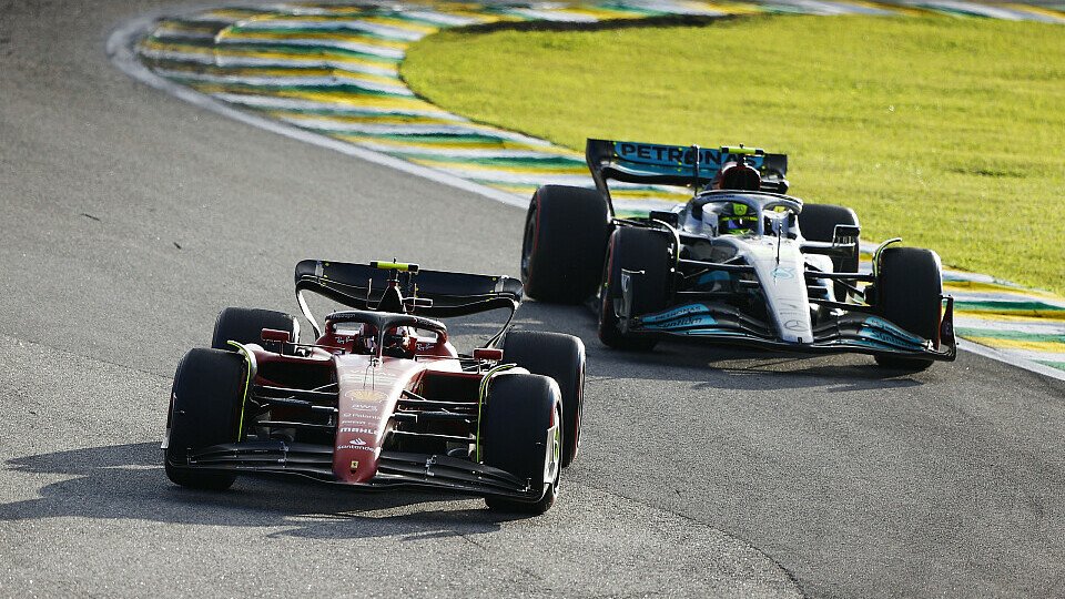 Carlos Sainz sieht trotz Aufholjagd im Sprint Ferrari nicht auf Augenhöhe mit Mercedes nicht, Foto: LAT Images