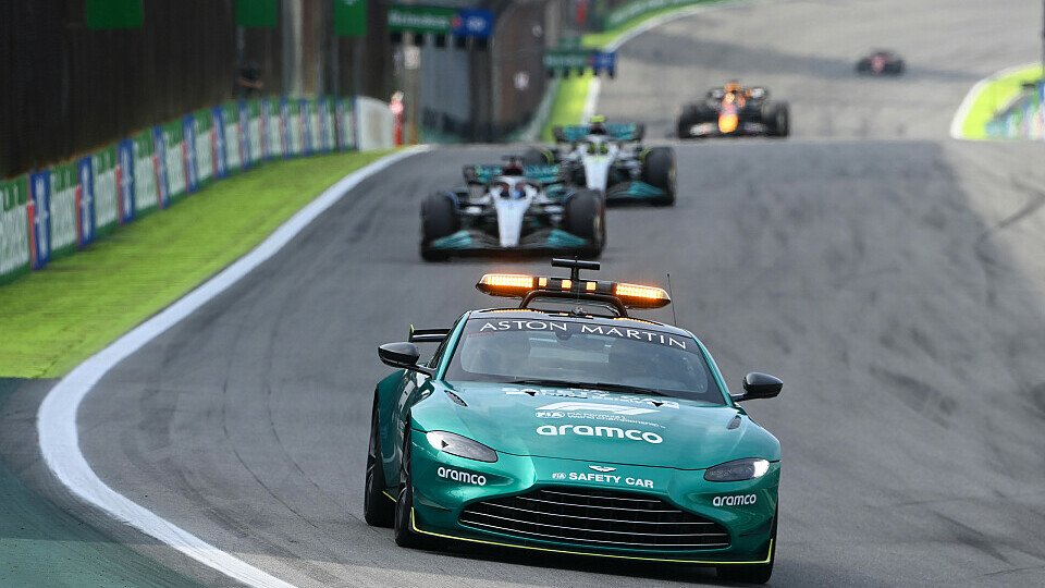 Das Safety Car spielte im Finale des Brasilien-GP eine wichtige Rolle, Foto: LAT Images