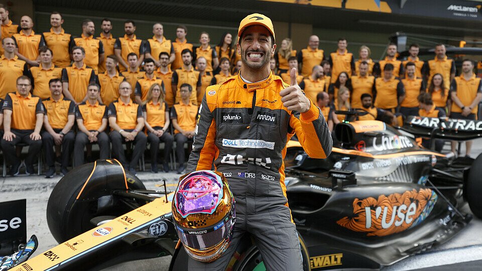Daniel Ricciardo verließ die Formel 1 nach dem Finale in Abu Dhabi mit einem Lächeln auf dem Gesicht, Foto: LAT Images