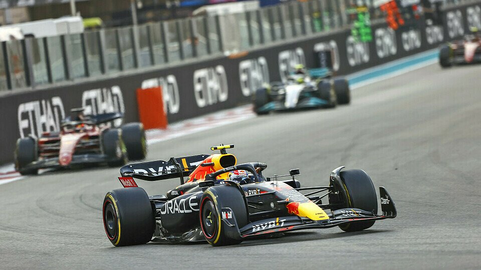 Sergio Perez vor Charles Leclerc: Diese Reihenfolge drehte sich noch bis zum Rennende, Foto: LAT Images