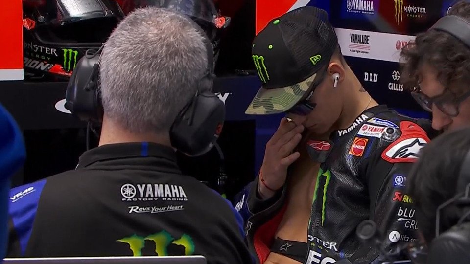 Fabio Quartararo bei seiner Tapping-Therapy, Foto: Screenshot/MotoGP