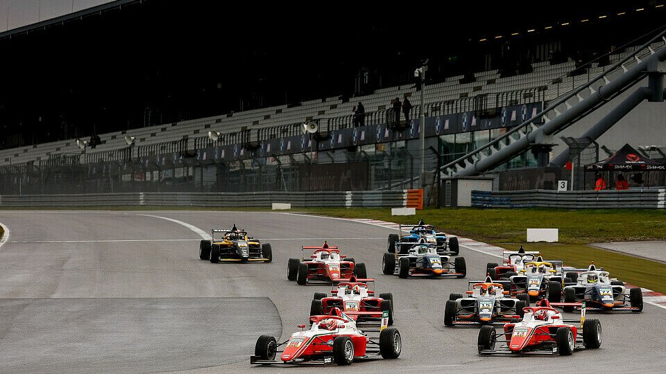 Nur noch elf Autos beim Saisonfinale 2022 der ADAC Formel 4, Foto: ADAC Formel 4