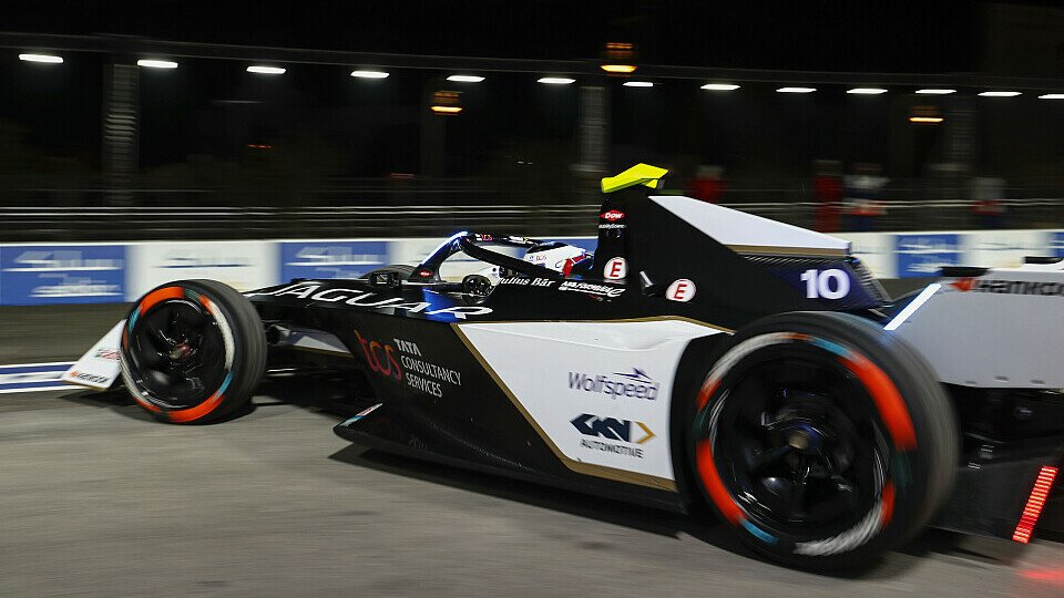 Unter Flutlicht: Auftakt zum Formel-E-Event in Saudi-Arabien, Foto: LAT Images