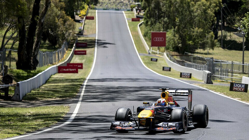 Formel-1-Power auf dem Mount Panorama Circuit: Showrun mit Weltmeister-Auto in Bathurst, Foto: Red Bull Content Pool