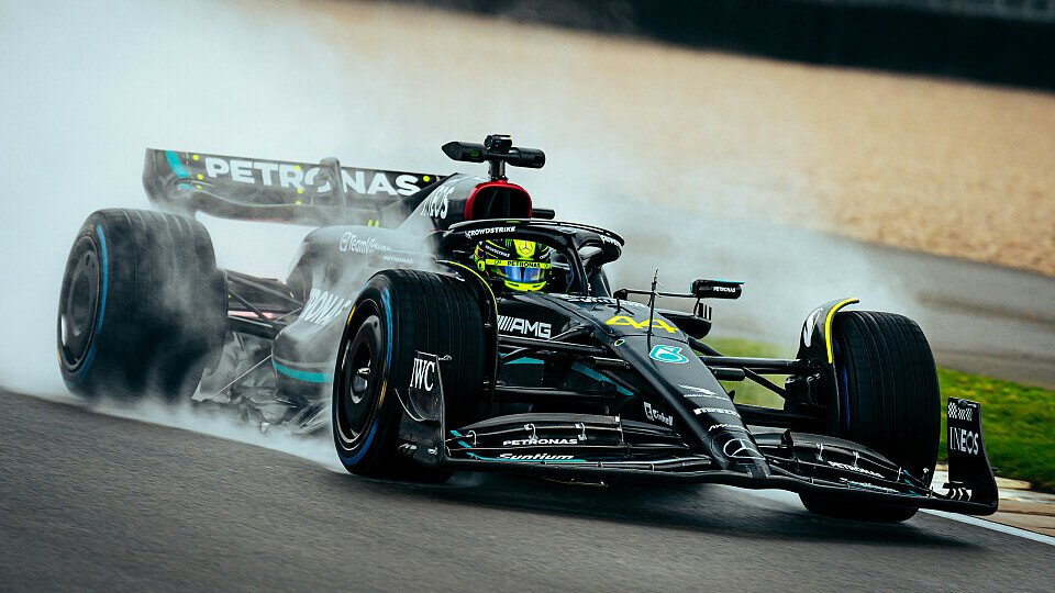 Lewis Hamilton und Mercedes mussten einen regnerischen ersten Test fahren, Foto: Mercedes
