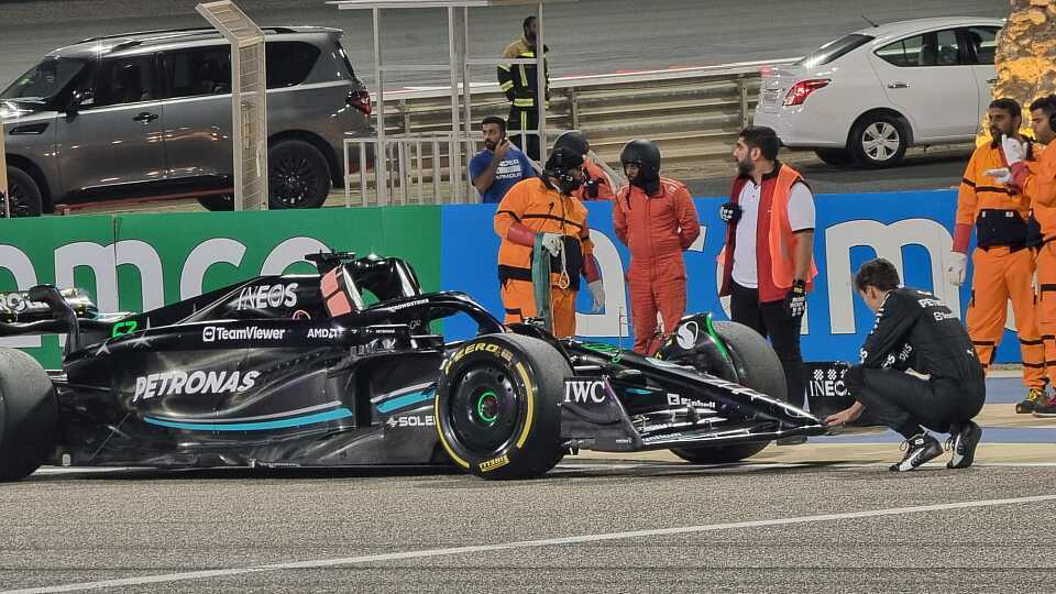 Mercedes wurde am zweiten Tag der Formel-1-Testfahrten 2023 in Bahrain durch Technikprobleme zurückgeworfen, Foto: Motorsport-Magazin.com