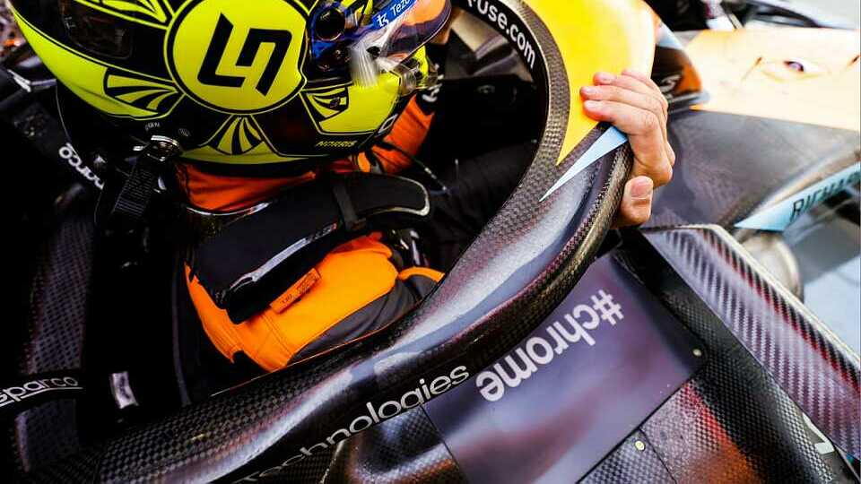 Rechts der Schulter von Lando Norris ist das McLaren-Display angebracht, Foto: McLaren