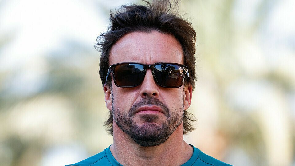 Fernando Alonso tritt nach der Bestzeit im Formel-1-Training in Bahrain auf die Euphoriebremse, Foto: LAT Images