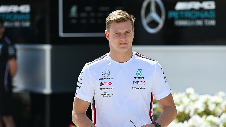 Mick Schumacher bleibt auch in der Formel-1-Saison 2024 Mercedes-Ersatzfahrer, Foto: LAT Images