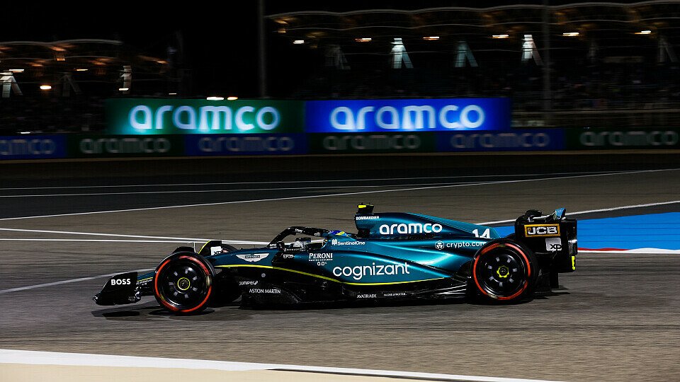 Fernando Alonso sicherte Aston Martin im 2. Freien Training der Formel 1 in Bahrain die Bestzeit, Foto: LAT Images