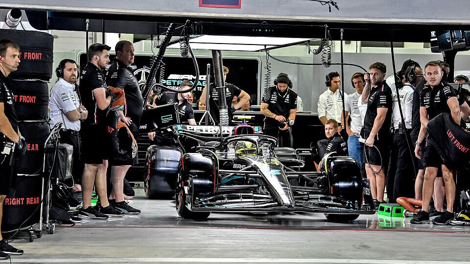 Die Mercedes-Garage wird in Bahrain nervös, Foto: LAT Images