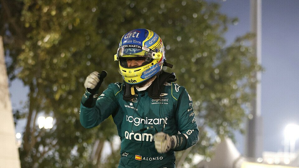 Formel 1 heute: Fernando Alonso steht bei Aston-Martin-Debüt auf dem Podium, Foto: LAT Images