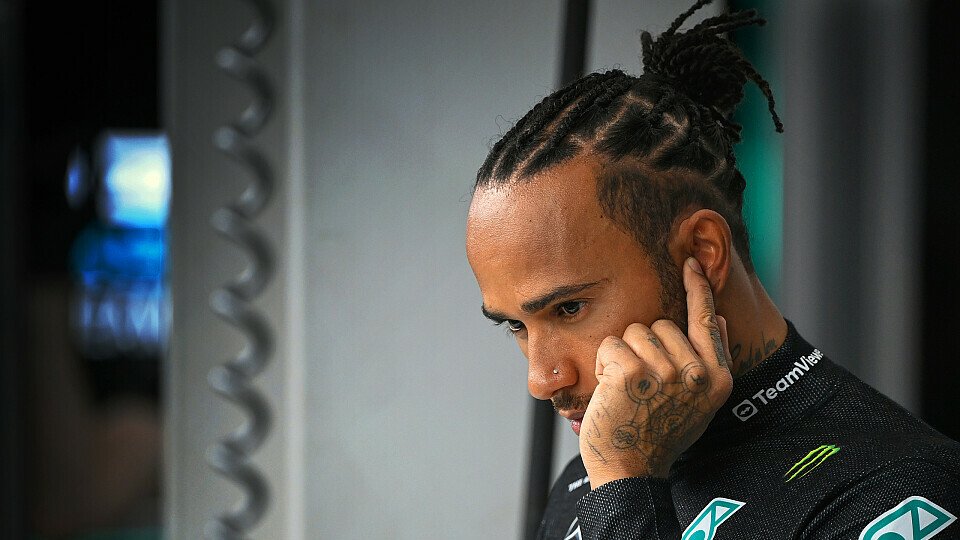 Lewis Hamilton unterlag Mercedes-Teamkollege George Russell im Formel-1-Qualifying in Saudi-Arabien deutlich, Foto: LAT Images