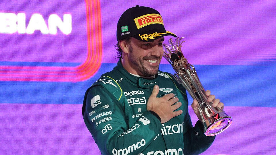 Fernando Alonso verlor beim Saudi-Arabien GP 2023 kurzzeitig den dritten Platz, Foto: LAT Images