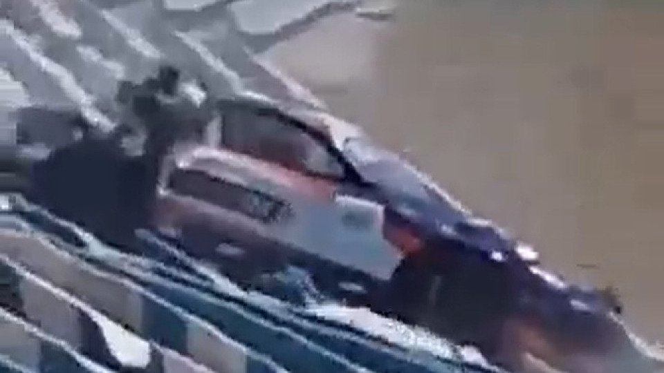 Alex Areias Porsche landete auf der Zuschauertribüne, Foto: Twitter Screenshot SportMotores.com