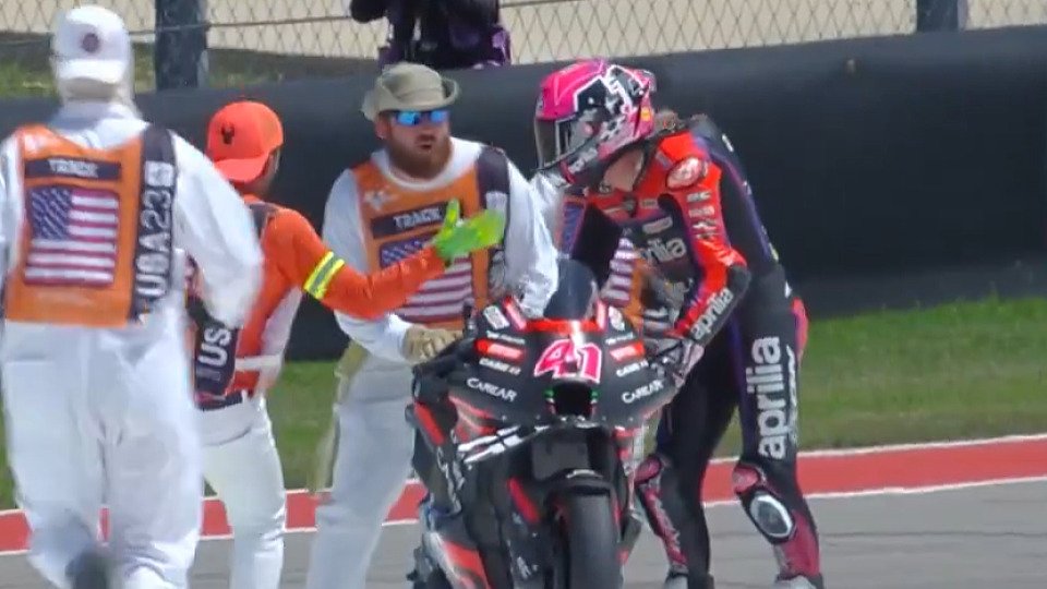 Aleix Espargaro stürzte in Austin mit technischem Defekt, Foto: MotoGP.com/Screenshot