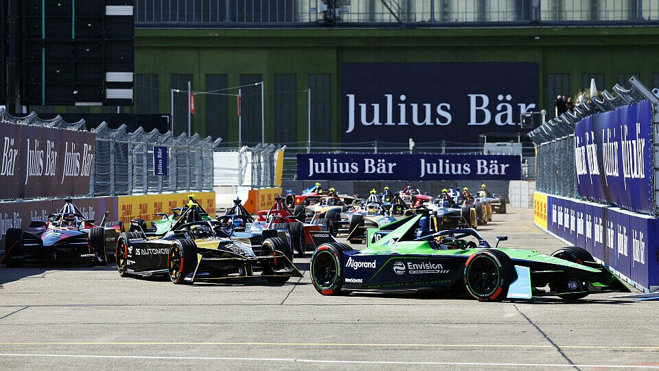 Enges Sonntagsrennen bei der Formel E in Berlin, Foto: LAT Images