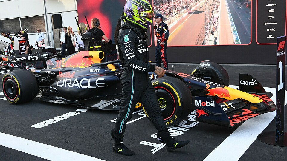 Für Rekordweltmeister Lewis Hamilton ging es im Formel-1-Sprint von Baku rückwärts, Foto: LAT Images
