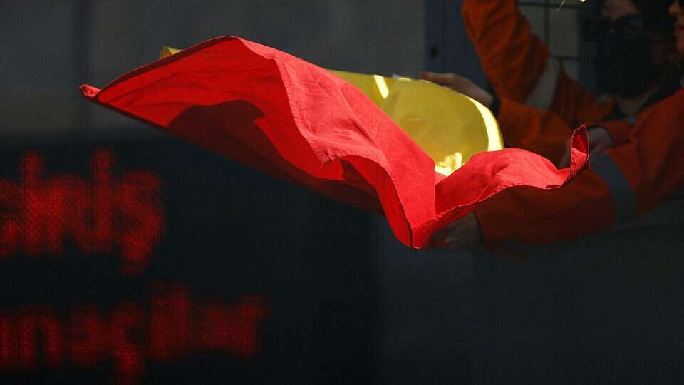 In Jerez wurde die Rote Flagge gleich zweimal geschwenkt, Foto: LAT Images