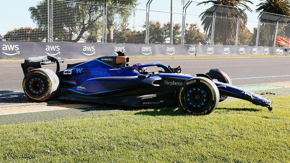 Alexander Albon schmiss sein Auto in Australien nach wenigen Runden weg, Foto: LAT Images Alexander Albon schmiss sein Auto in Australien nach wenigen Runden weg, Foto: LAT Images