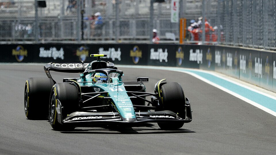 4:1 steht es in Podestplätzen zwischen Aston Martin und Mercedes, Foto: LAT Images 4:1 steht es in Podestplätzen zwischen Aston Martin und Mercedes, Foto: LAT Images