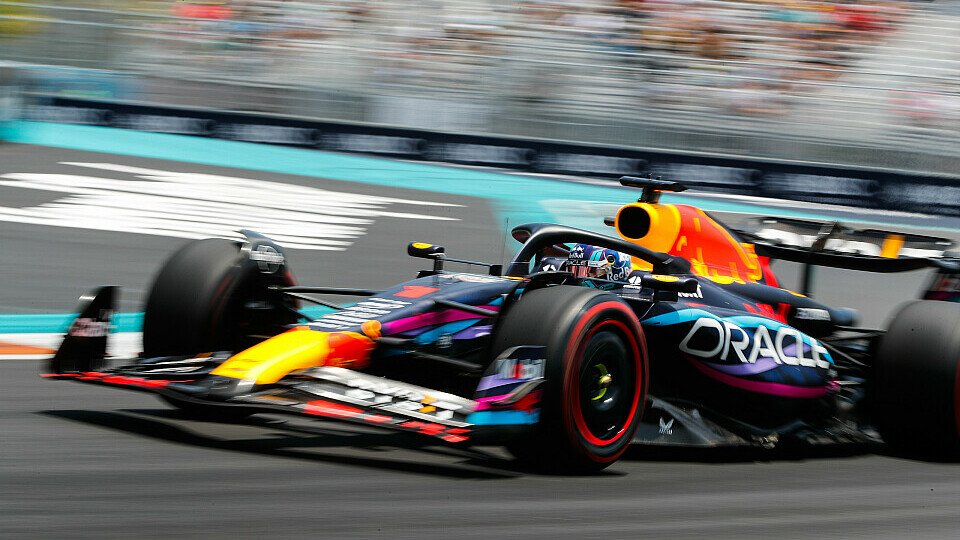 Max Verstappen holt 2023 für Red Bull die Kohlen aus dem F1-Feuer, Foto: LAT Images
