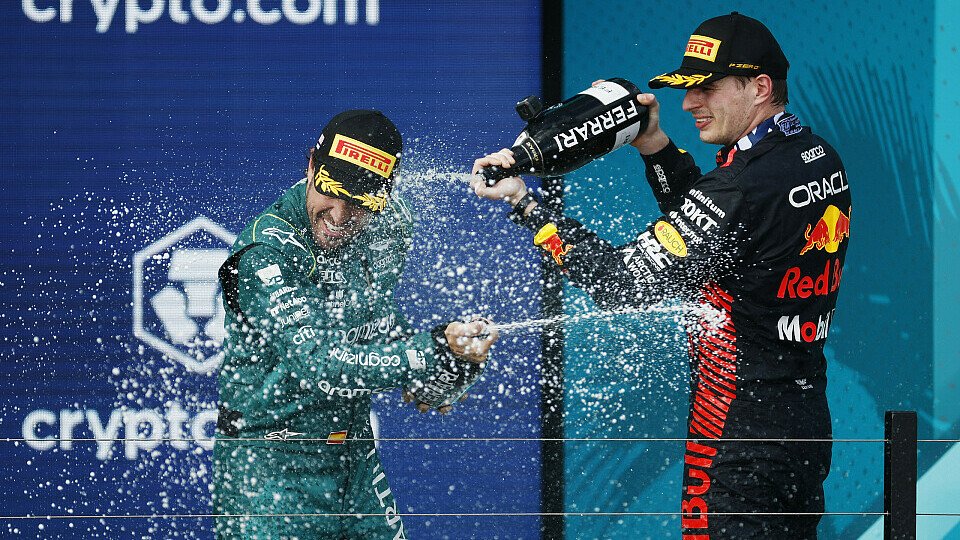Aston Martin vs. Red Bull: Noch hat Max Verstappen klar die Nase vorn, Foto: Getty Images / Red Bull Content Pool