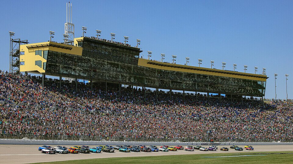 Auf dem Kansas Speedway startet das 12. Saisonrennen der Regular Season, Foto: Getty Images / NASCAR