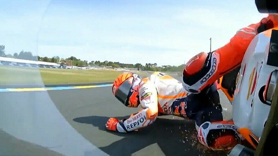 Nach nur elf Minuten stürzte Marc Marquez bei seinem Comeback, Foto: Screenshot/MotoGP