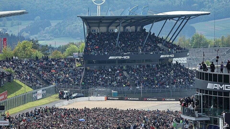 Die Fans des 24 Stunden Rennens am Nürburgring müssen sich einen neuen Termin im Kalender 2024 anstreichen, Foto: Mercedes