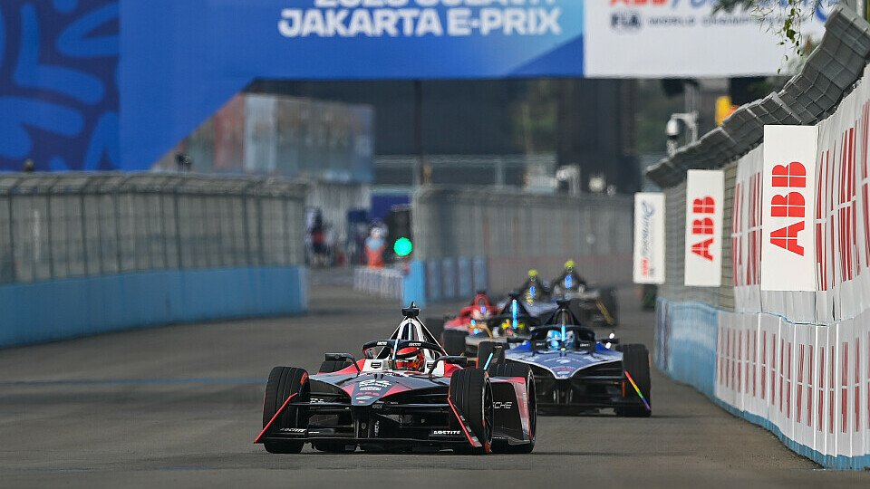 Pascal Wehrlein feiert in Jakarta seinen dritten Saisonsieg in der Formel E, Foto: LAT Images