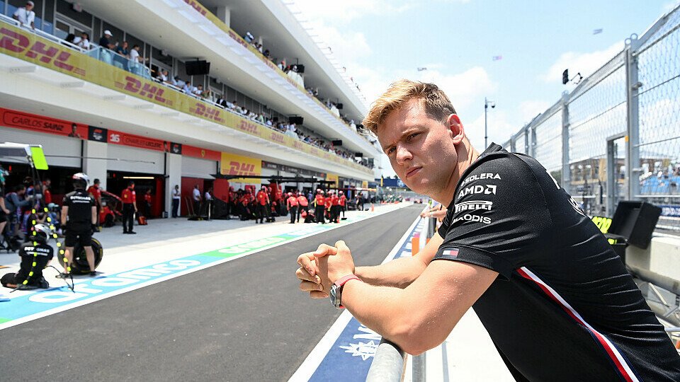 Mick Schumacher ist in der Formel-1-Saison 2024 auf der Mercedes-Ersatzbank, Foto: LAT Images