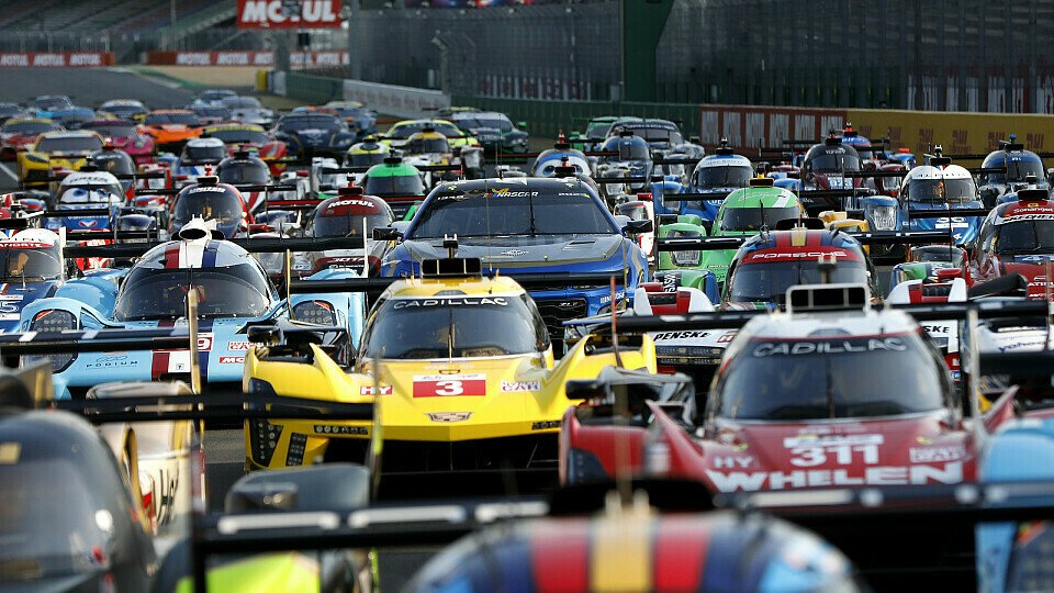 Wortwörtlich herausragend in Le Mans: Der NASCAR-Camaro, Foto: LAT Images