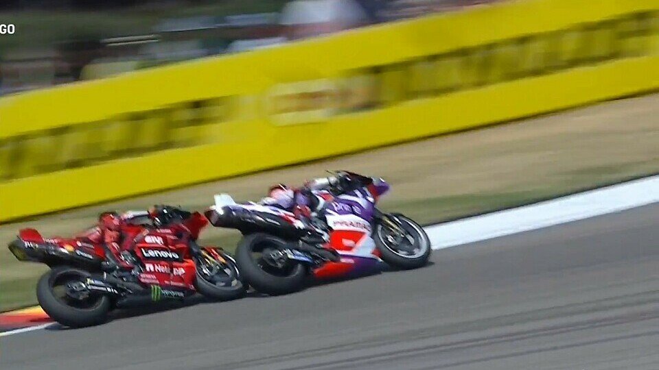 In der vorletzten Runde tauschten Bagnaia und Martin Lack aus, Foto: Screenshot/MotoGP