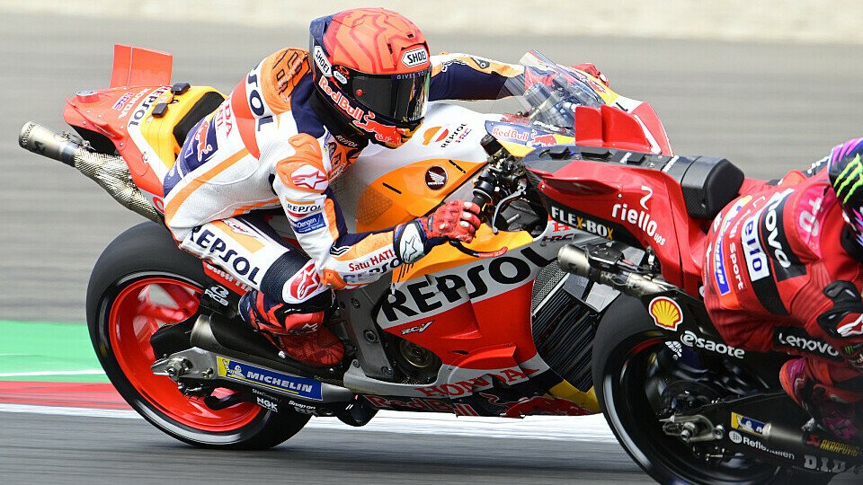Marquez machte Bekanntschaft mit dem Heck von Bastianinis Ducati, Foto: LAT Images