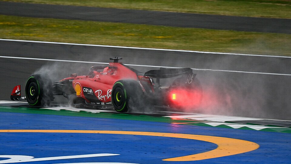Charles Leclerc im Regen: Bei Mischbedingungen hatte der Ferrari-Pilot 2023 häufig Probleme., Foto: LAT Images