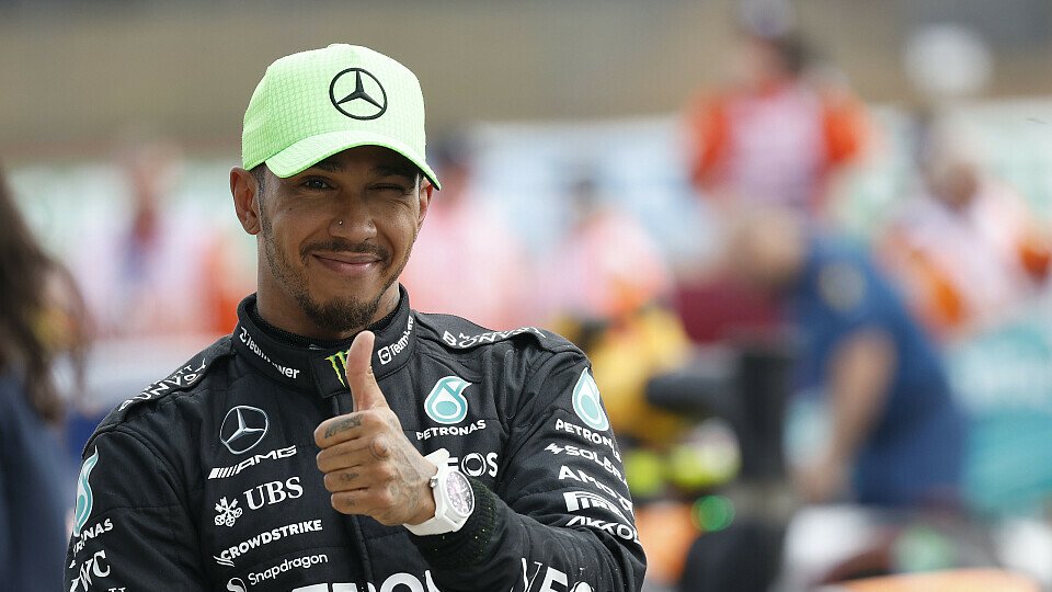 Podium und 15 Punkte, das gibt einen Daumen hoch von Lewis Hamilton, Foto: LAT Images