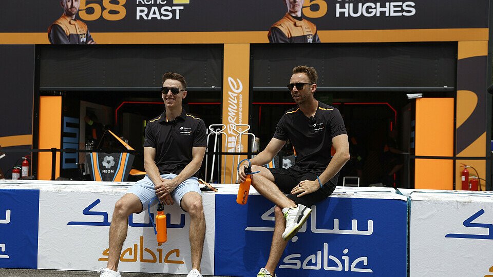 Jake Hughes bleibt mit McLaren in der Formel E - Rene Rast geht, Foto: LAT Images