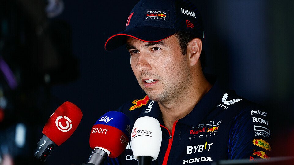 Sergio Perez ist bei Red Bull unter Druck, Foto: LAT Images