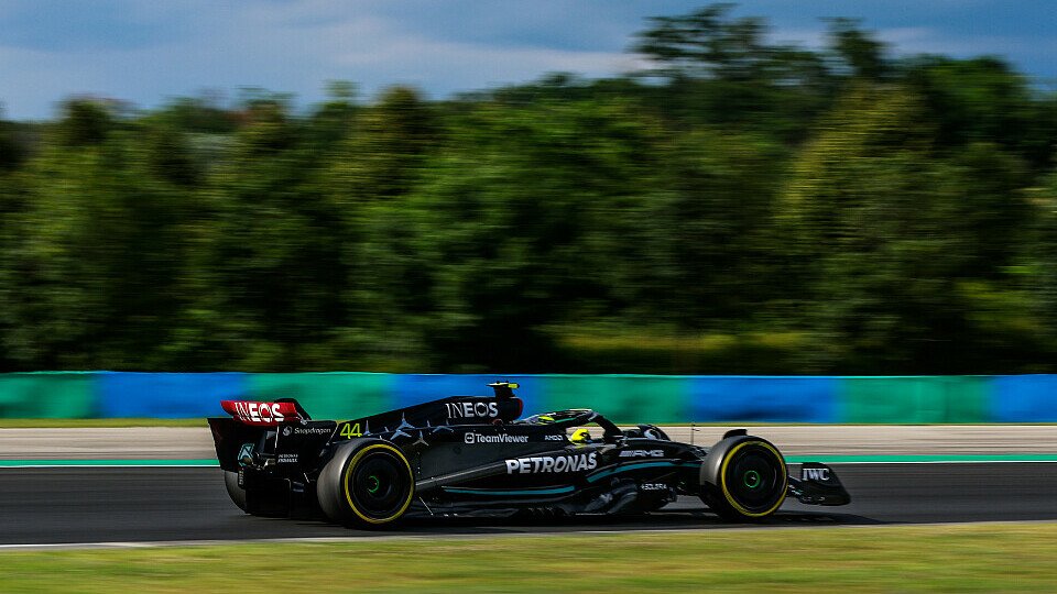 Lewis Hamilton hadert mit dem W14 und neuer Reifenregel, Foto: LAT Images